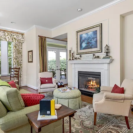 Bed & Breakfast On Tiffany Hill-3